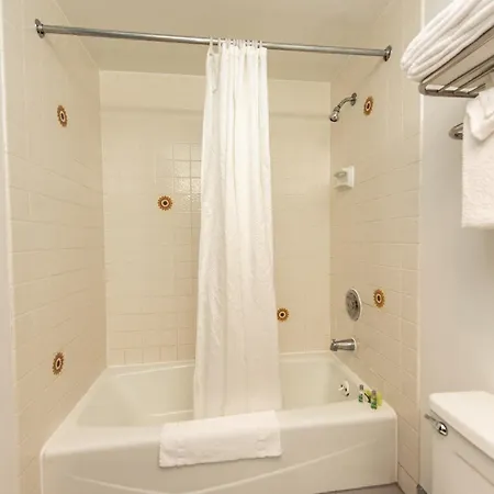 Oyster Bay Inn & Suites-3
