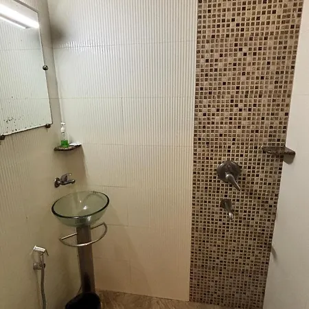 Smyle Inn - Best Budget Hotel Near New Delhi Train Station-3