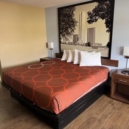 Super 8 By Wyndham Tulsa - Route 66-3