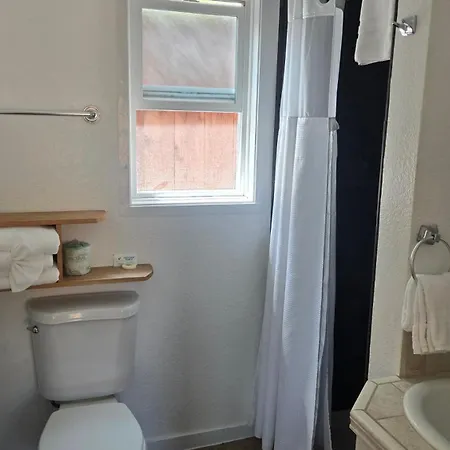 Sunny Cove Motel-3
