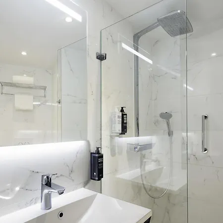 Ibis Styles Amsterdam Central Station-2