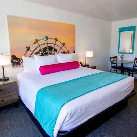 Carousel Beach Inn-2