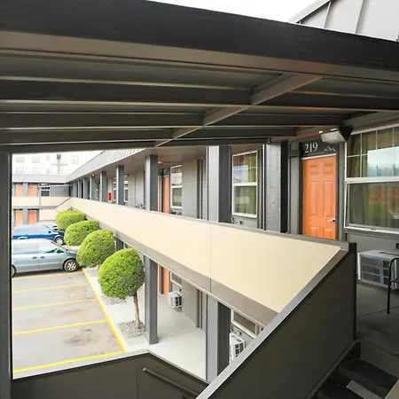 Modern Motel-2