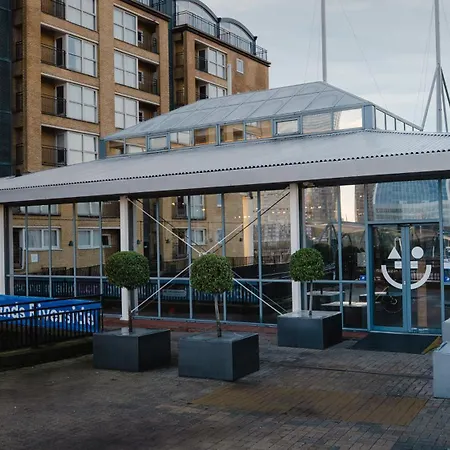 A&O London Docklands Riverside-2