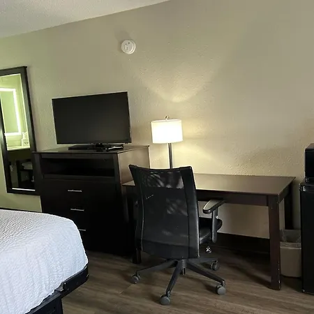 Days Inn By Wyndham Savannah Airport-3