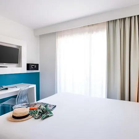 Ibis Styles Menton Centre-3