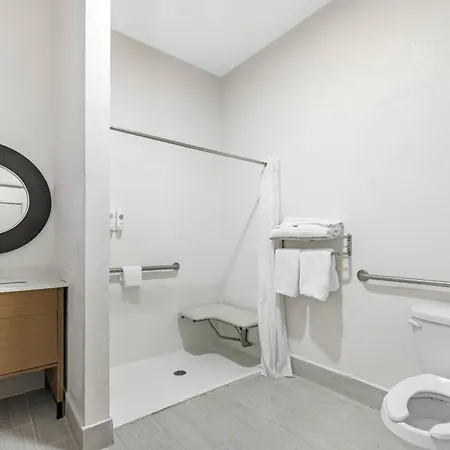 Comfort Suites Near Indianapolis Airport-2