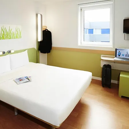 Ibis Budget Newport-3