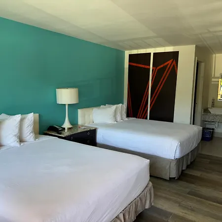 Howard Johnson By Wyndham Downtown Reno-2