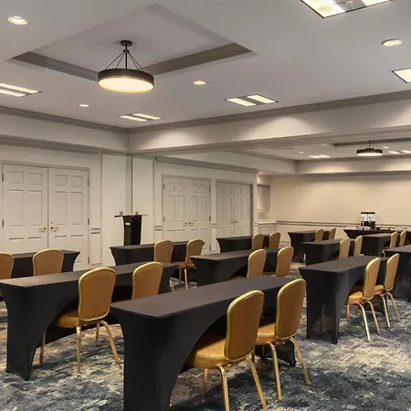 Hilton Garden Inn Milwaukee Northwest Conference Center-2