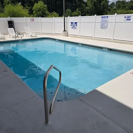 Comfort Inn & Suites Brunswick I-95-2