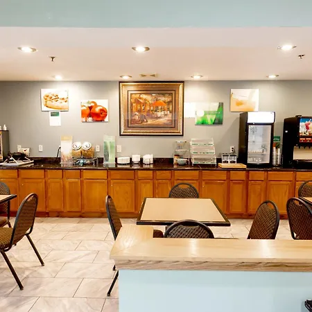 Quality Inn & Suites Marinette-2