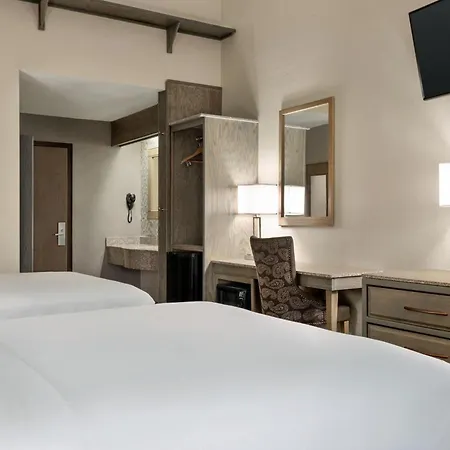 Travelodge By Wyndham Coffeyville-3