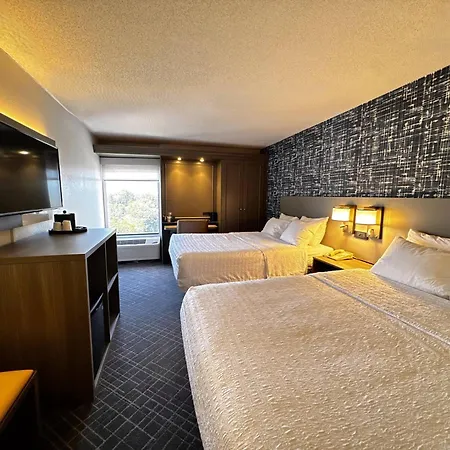 Pittsburgh Airport Inn And Suites-3