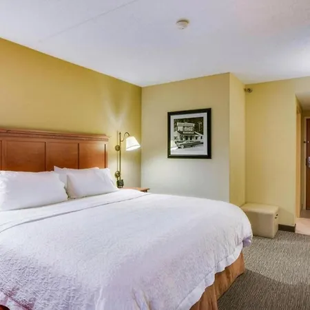 Pittsburgh Airport Inn And Suites-2