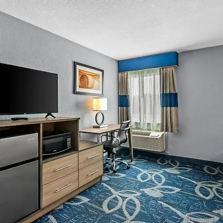 Quality Inn Shawnee North I-40-3