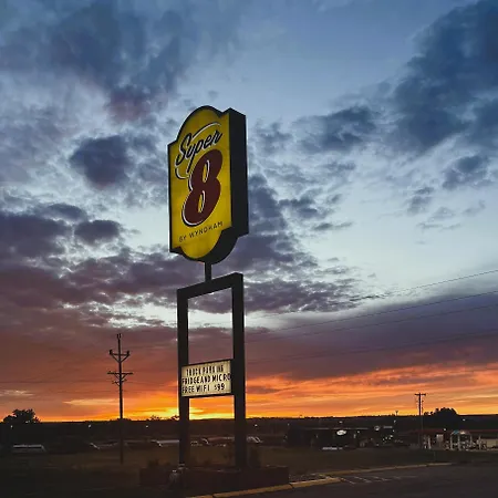 Super 8 By Wyndham Miles City-3