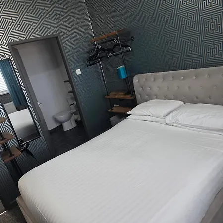 Vinnie'S Family Hotel-2