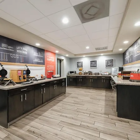 Hampton Inn Harbourgate-3