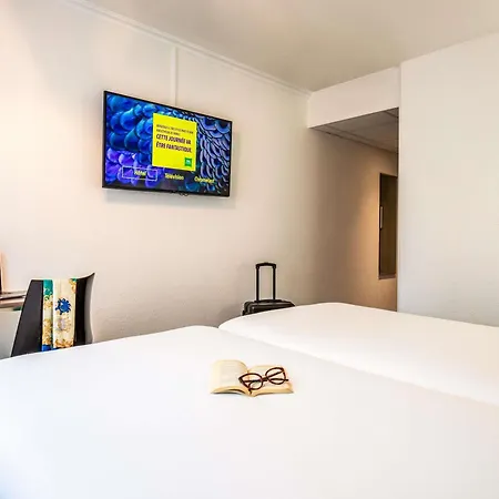 Ibis Styles Paris Tolbiac Bibliotheque-3