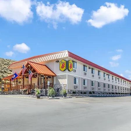 Super 8 By Wyndham Cody-3