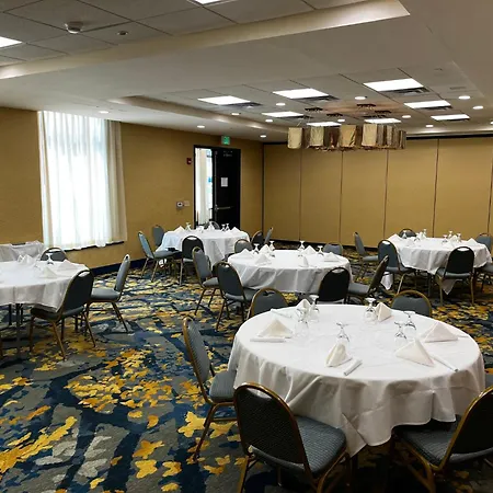 Holiday Inn Hotel & Suites Gateway By Ihg-2