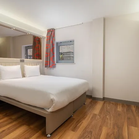 Point A Hotel London Canary Wharf-3