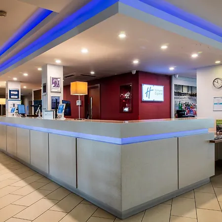 Holiday Inn Express Glasgow Airport By Ihg-2