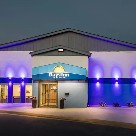 Days Inn By Wyndham La Crosse-2