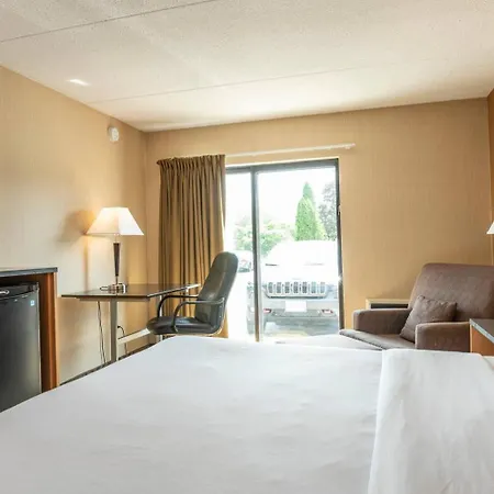 Clarion Pointe-3