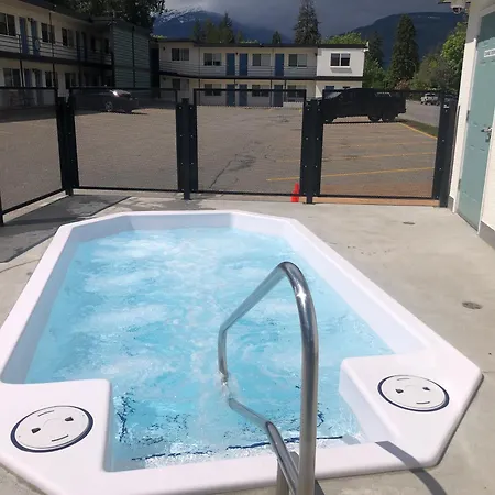 Revelstoke Lodge-2