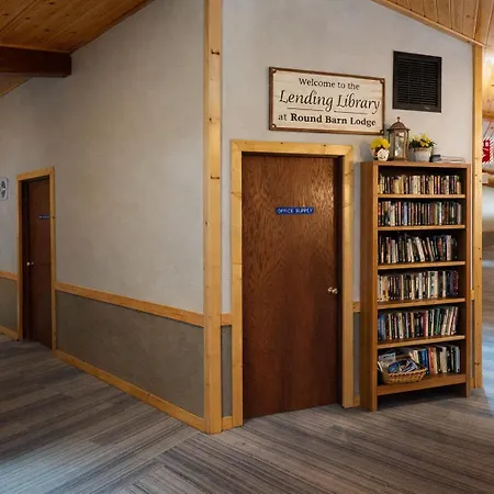 Round Barn Lodge-2