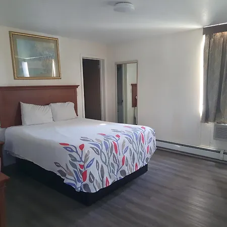 Canadiana Motel-2