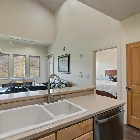 Crestview Condominiums By All Seasons Resort Lodging-2