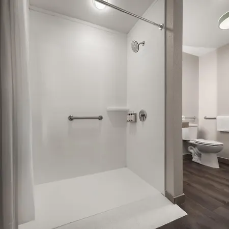 Greenville Pelham Inn By Ihg-2