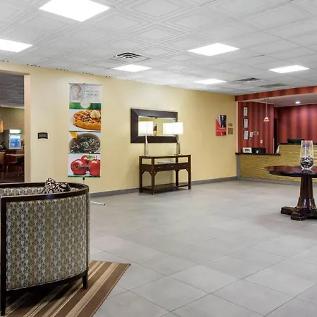 Quality Inn & Suites Charleston - Civic Center-2