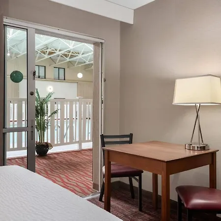 Ramada By Wyndham Grand Forks-3