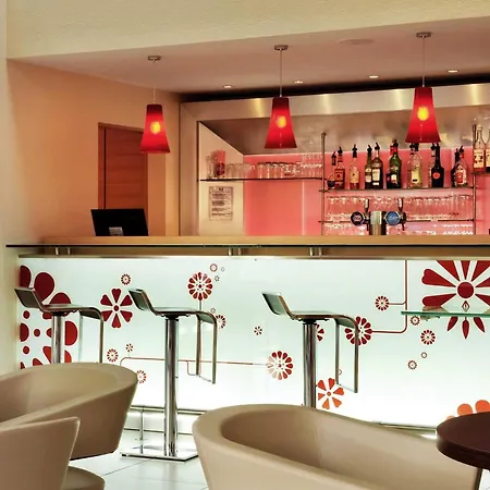 ibis Saintes-3