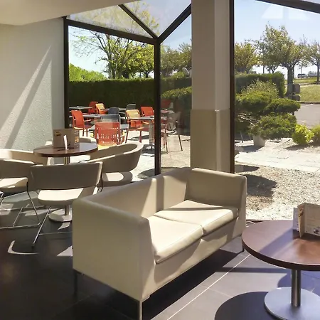 ibis Saintes-2