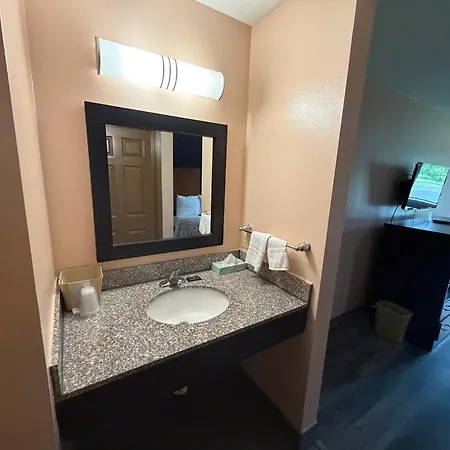 Paradise Inn & Suites-3