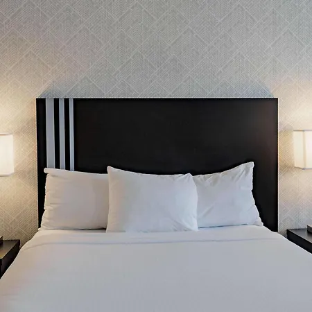 Park Inn By Radisson Edmonton Airport-3
