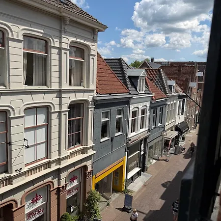 Hotel Hanzestadslogement De Leeuw in het centrum, Snoepwinkel, Hanzemuseum, Koffieschenkerij met Binnenplaats, Kamers met keukentje en Ontbijtservice-2