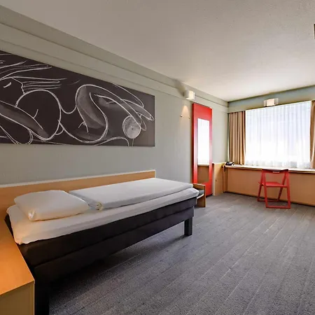 Ibis Hamburg Alsterring-2