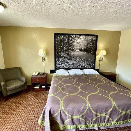 Super 8 By Wyndham Shawnee-2