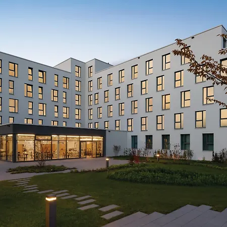 Super 8 By Wyndham Augsburg-3
