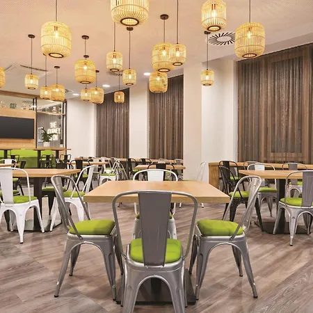 Super 8 By Wyndham Chemnitz-3