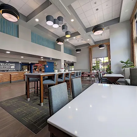 Hampton Inn & Suites Tacoma-2
