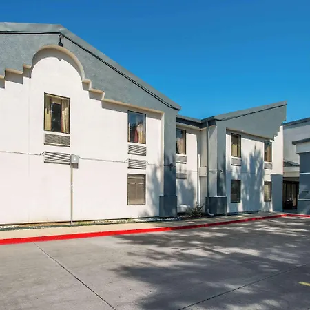 Quality Inn And Suites Lafayette-3