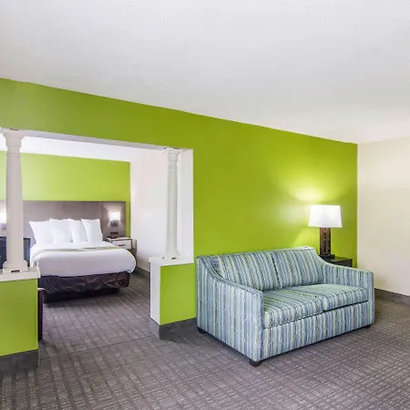 Quality Inn Near University Of Mobile-3
