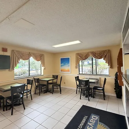 Days Inn By Wyndham Torrington-3